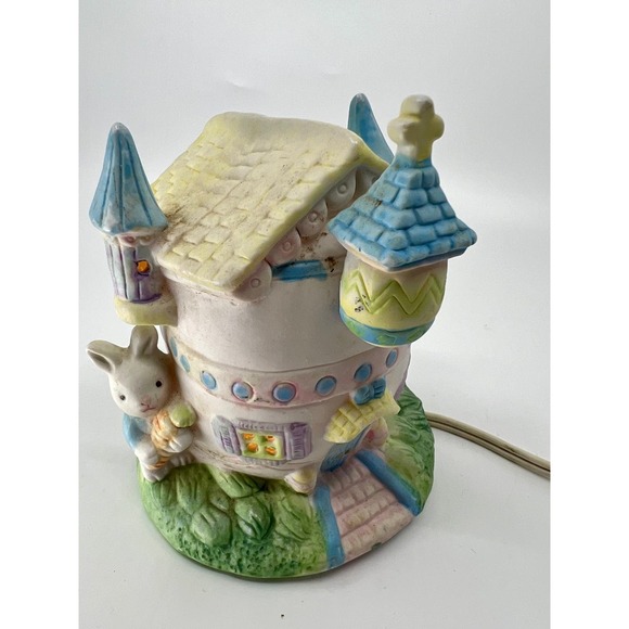1992 Beachwood Ltd. Hand Painted Porcelain Easter Lighted House 28816 Church - Picture 1 of 9